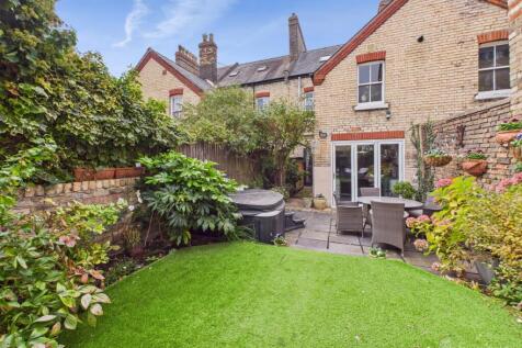 Garden- Mark Stephens EweMove Newmarket and Soham 