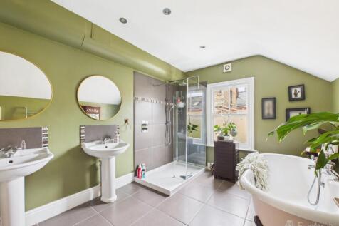 Bathroom- Mark Stephens EweMove Newmarket and Soha