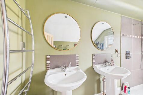 Bathroom- Mark Stephens EweMove Newmarket and Soha