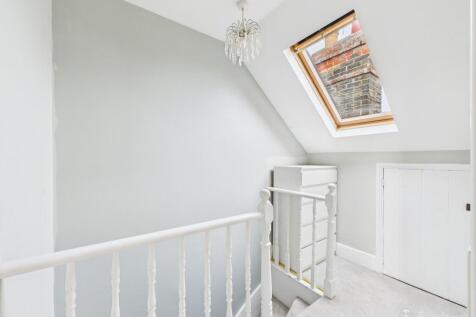 Landing- Mark Stephens EweMove Newmarket and Soham