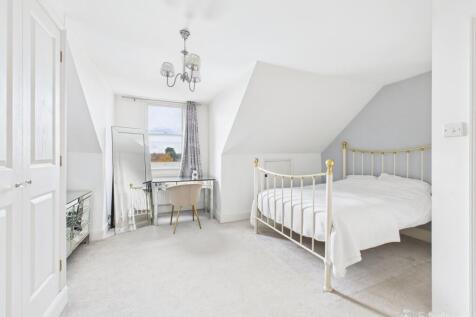 Principal Bedroom- Mark Stephens EweMove Newmarket