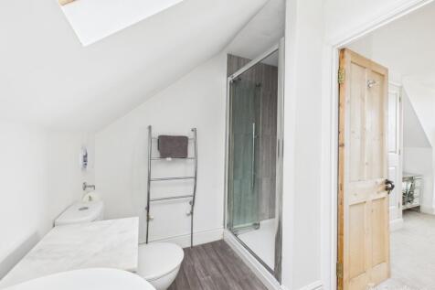 Ensuite- Mark Stephens EweMove Newmarket and Soham