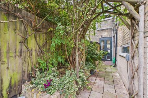 Garden- Mark Stephens EweMove Newmarket and Soham 