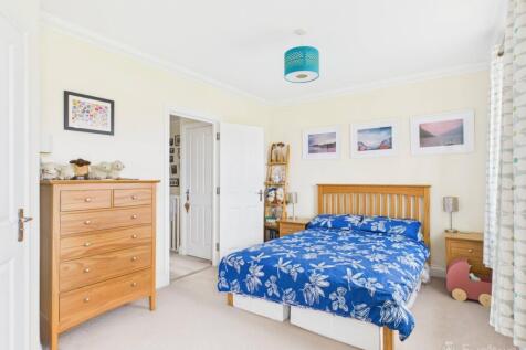 Principal Bedroom- Mark Stephens EweMove Newmarket
