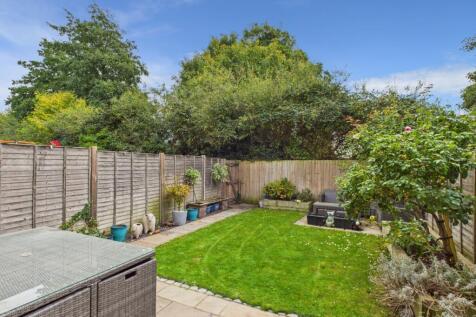 Garden- Mark Stephens EweMove Newmarket and Soham