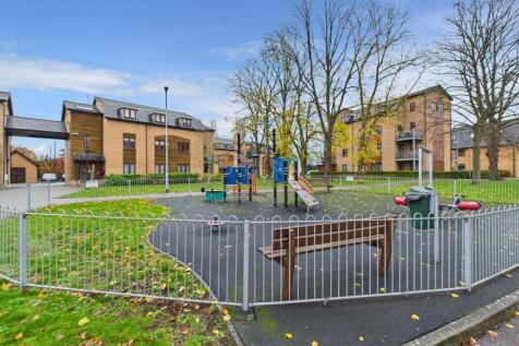 Play park to front of home