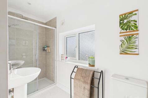 Bathroom- Mark Stephens EweMove Newmarket and Soha