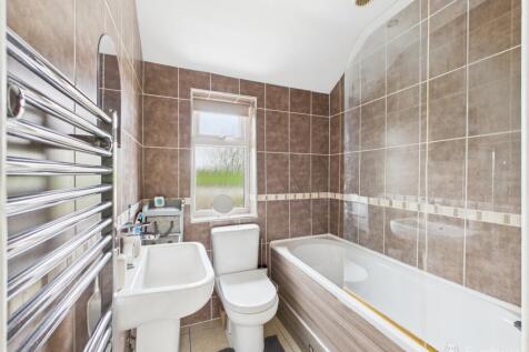 Bathroom- Mark Stephens EweMove Newmarket and Soha