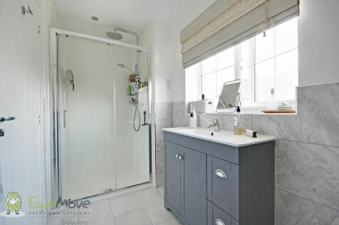 Master Bedroom Suite - Ensuite 