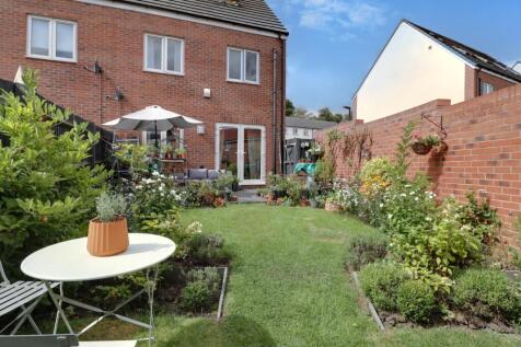 Rear Garden EweMove Swindon South Chris Burns