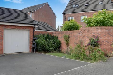 Garage and Driveway EweMove Swindon South Chris Bu