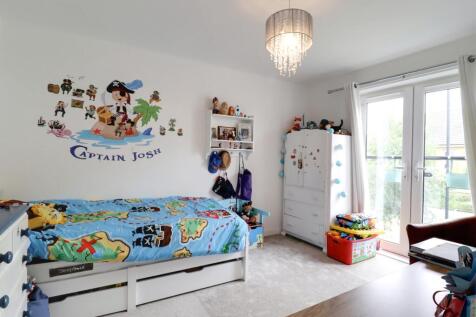 Bedroom Three EweMove Swindon South Chris Burns