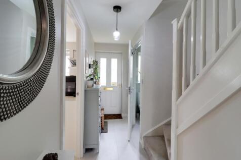 Entrance Hall and Cloakroom EweMove Swindon South 