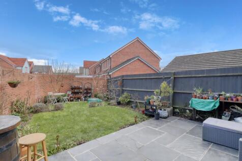 Rear Garden EweMove Swindon South Chris Burns