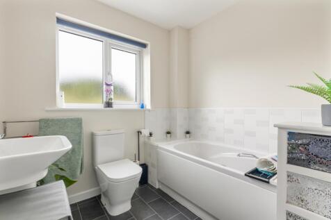 A12 - 44 Hollyhock Way Paignton - 240910