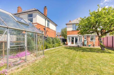 Taunton Ewemove greenway crescent (5)