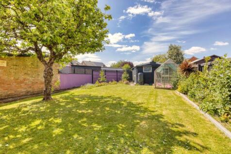 Taunton Ewemove greenway crescent (2)