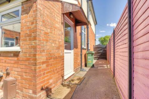 Taunton Ewemove greenway crescent (1)