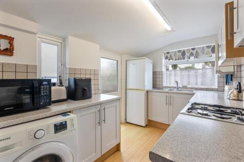 A07 - 8 Carlton Rd Torquay - 241209