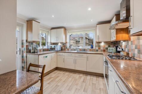 A12 - 7 Gard Close Torquay - 250120