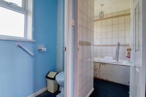 WC and Bathroom EweMove Swindon South 
