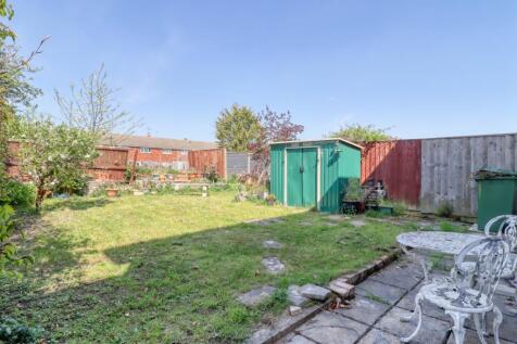 Garden EweMove Swindon South