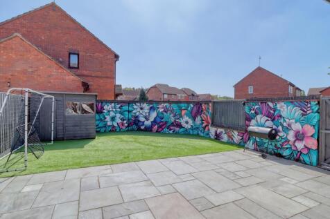 Garden EweMove Swindon South