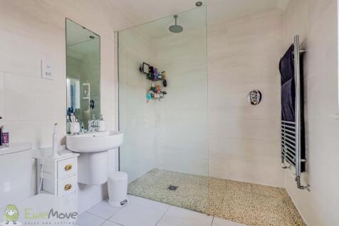 Master Bedroom - Ensuite