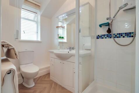 Ensuite Bedroom 1