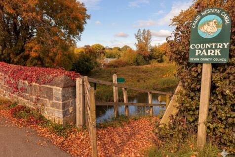 VIRTUALLY STAGED - AUTUMN SCENE