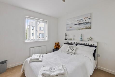 A11 - 2 Hollyhock Way, Paignton - 250730