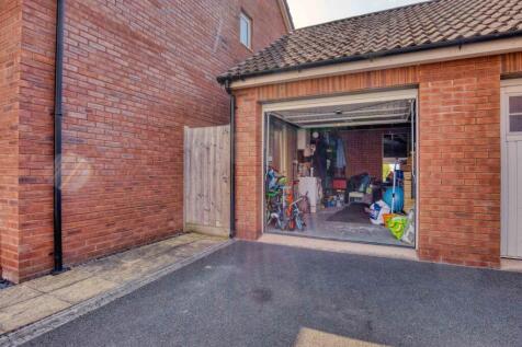 Ewemove Taunton - Roys Place (5)