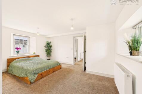 CAM03640G0-PR0061-STILL024