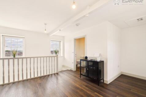 CAM03640G0-PR0061-STILL031