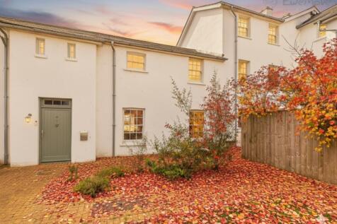 VIRTUALLY STAGED AUTUMN SCENE