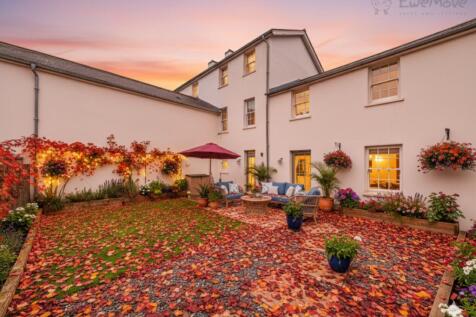 VIRTUALLY STAGED AUTUMN SCENE