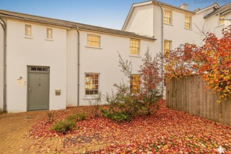 VIRTUALLY STAGED AUTUMN SCENE