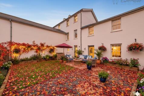 VIRTUALLY STAGED AUTUMN SCENE