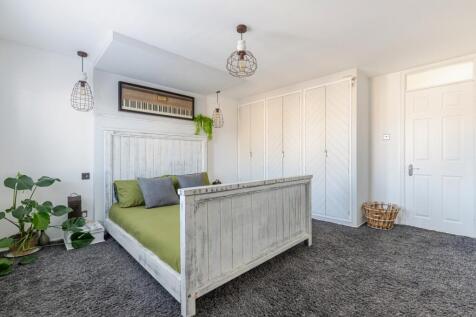 A17 - 9 Fox Tor Close, Paignton - 250821