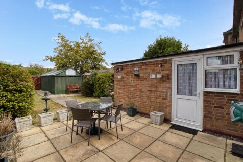 Garden - EweMove Swindon South