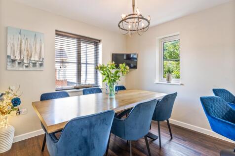 A11 - 49 Charles Road, Kingskerswell - 250904