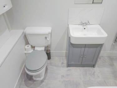 Sml_Family Bathroom 2