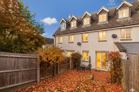 AI DRESSED AUTUMN SCENE