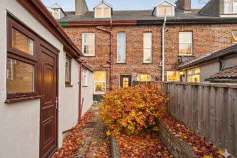 VIRTUALLY STAGED AUTUMN SCENE