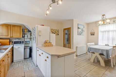 A17 - 33 George Road, Paignton - 250919