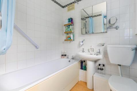 A20 - 33 George Road, Paignton - 250919