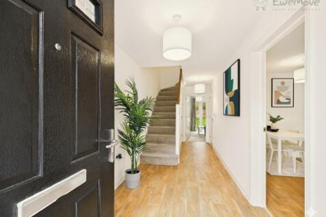 EWEMOVE TIVERTON - ENTRANCE HALL - DRESSED IMAGE