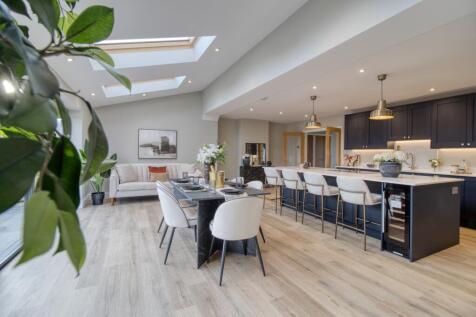 Kitchen Family Room - EweMove Swindon South