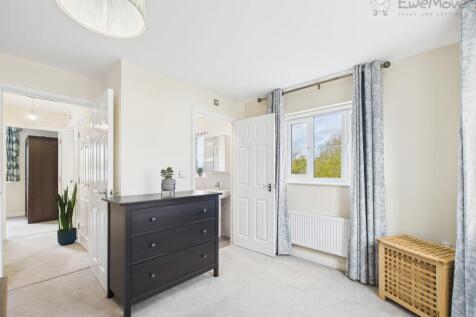 CAM03640G0-PR0073-STILL024