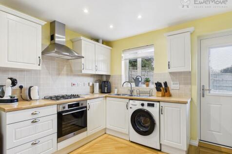 EWEMOVE SOUTH MOLTON - KITCHEN